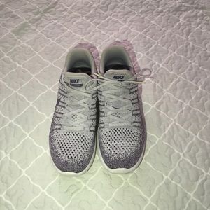 Nike lilac running sneakers